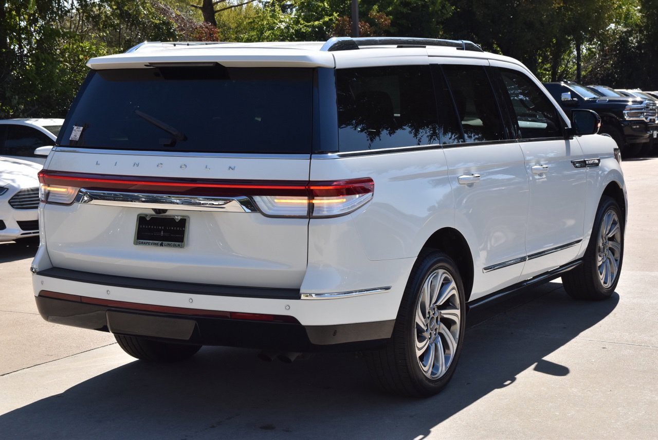 Used 2023 Lincoln Navigator 2WD image 8