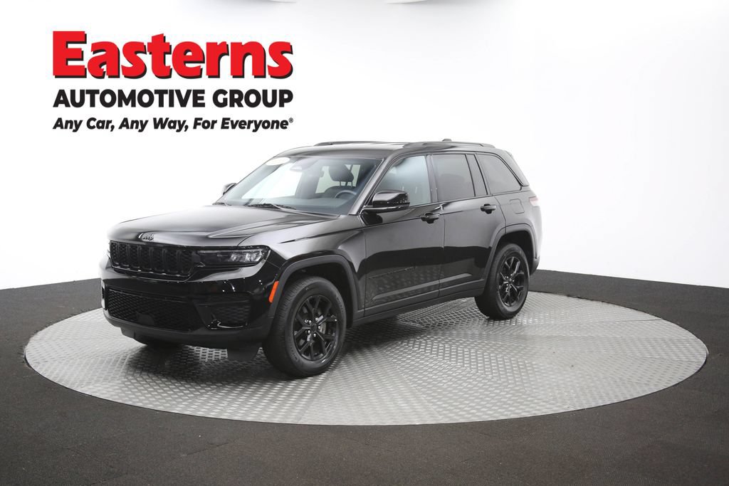 Used 2025 Jeep Grand Cherokee Altitude AWD/4WD image 58