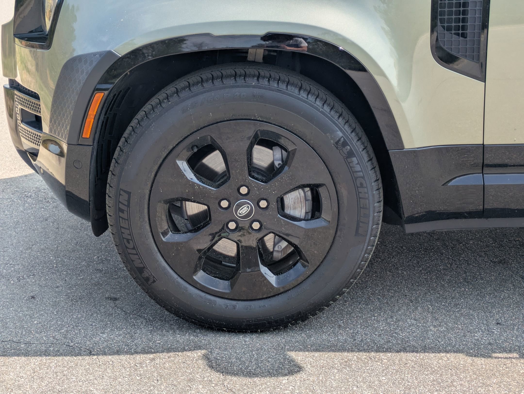 Certified 2024 Land Rover Defender 110 X-Dynamic SE image 35