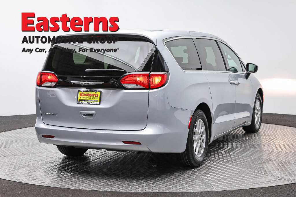 Used 2023 Chrysler Voyager LX FWD image 7