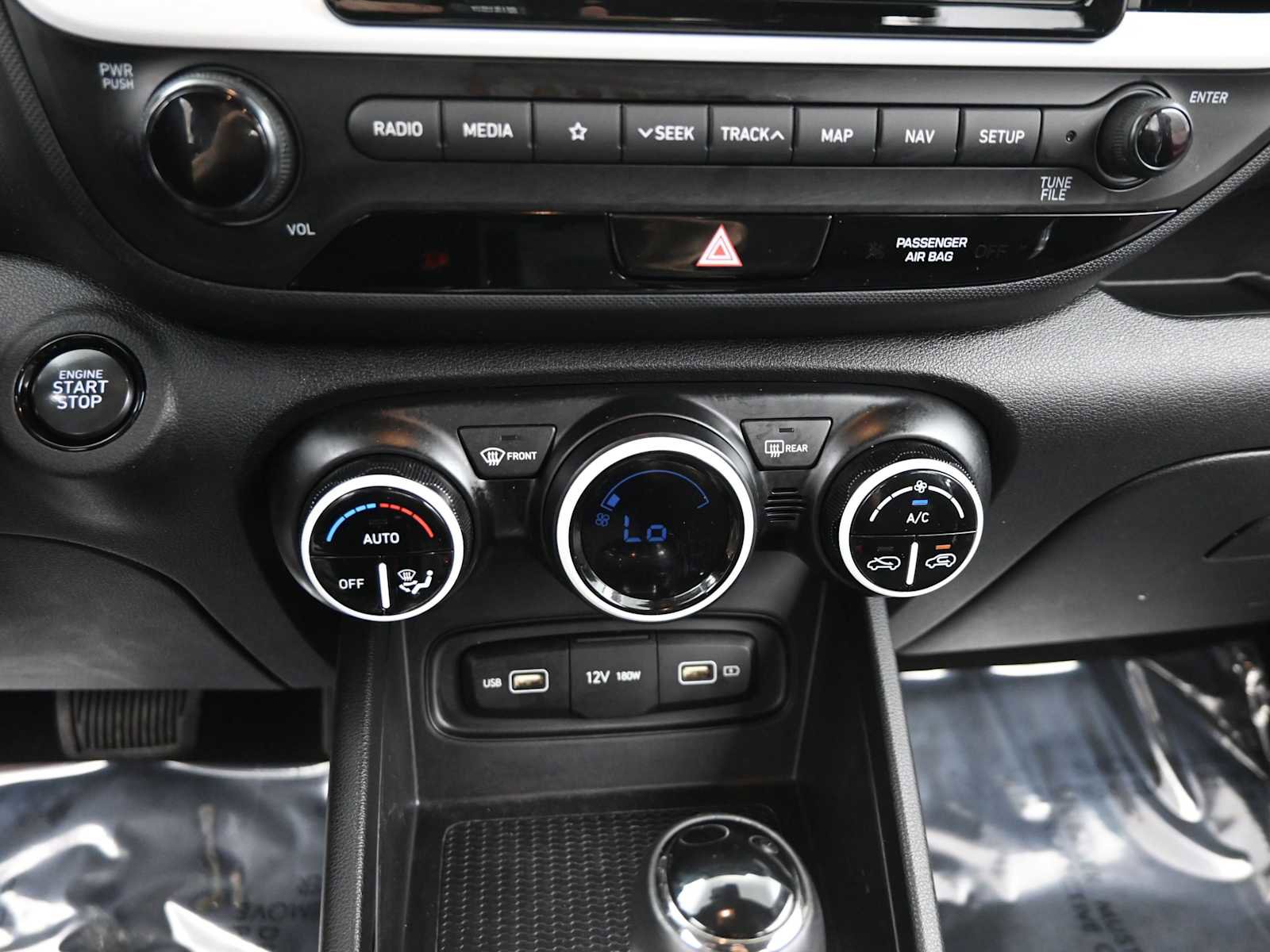 Used 2022 Hyundai Venue Limited FWD image 18