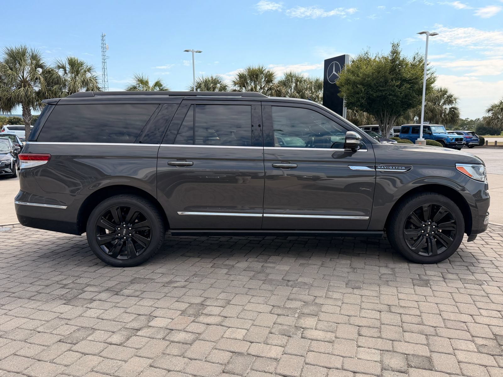 Used 2023 Lincoln Navigator L Black Label AWD/4WD image 8