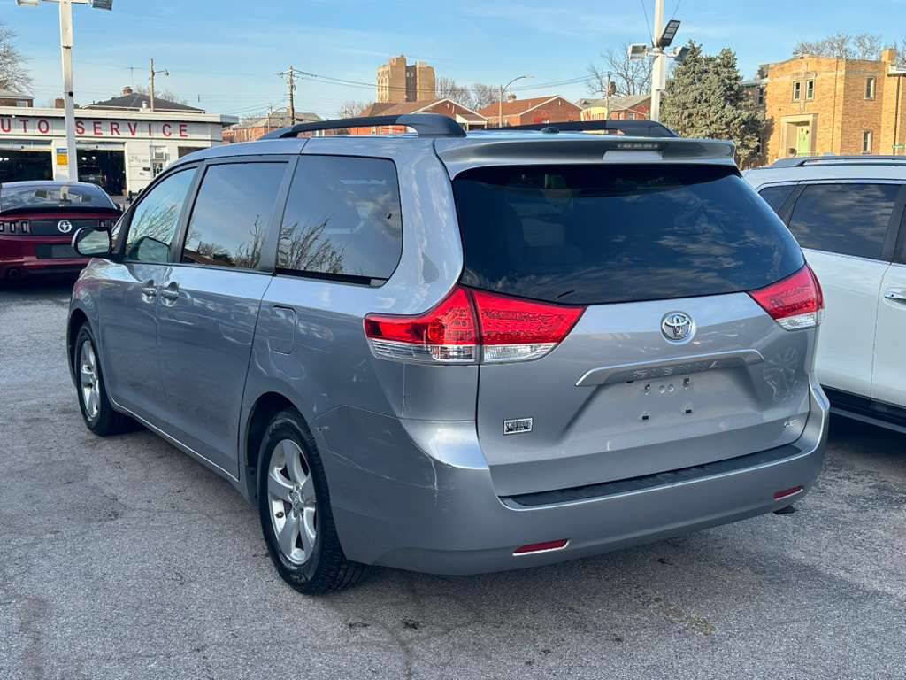 Used 2014 Toyota Sienna LE FWD image 8