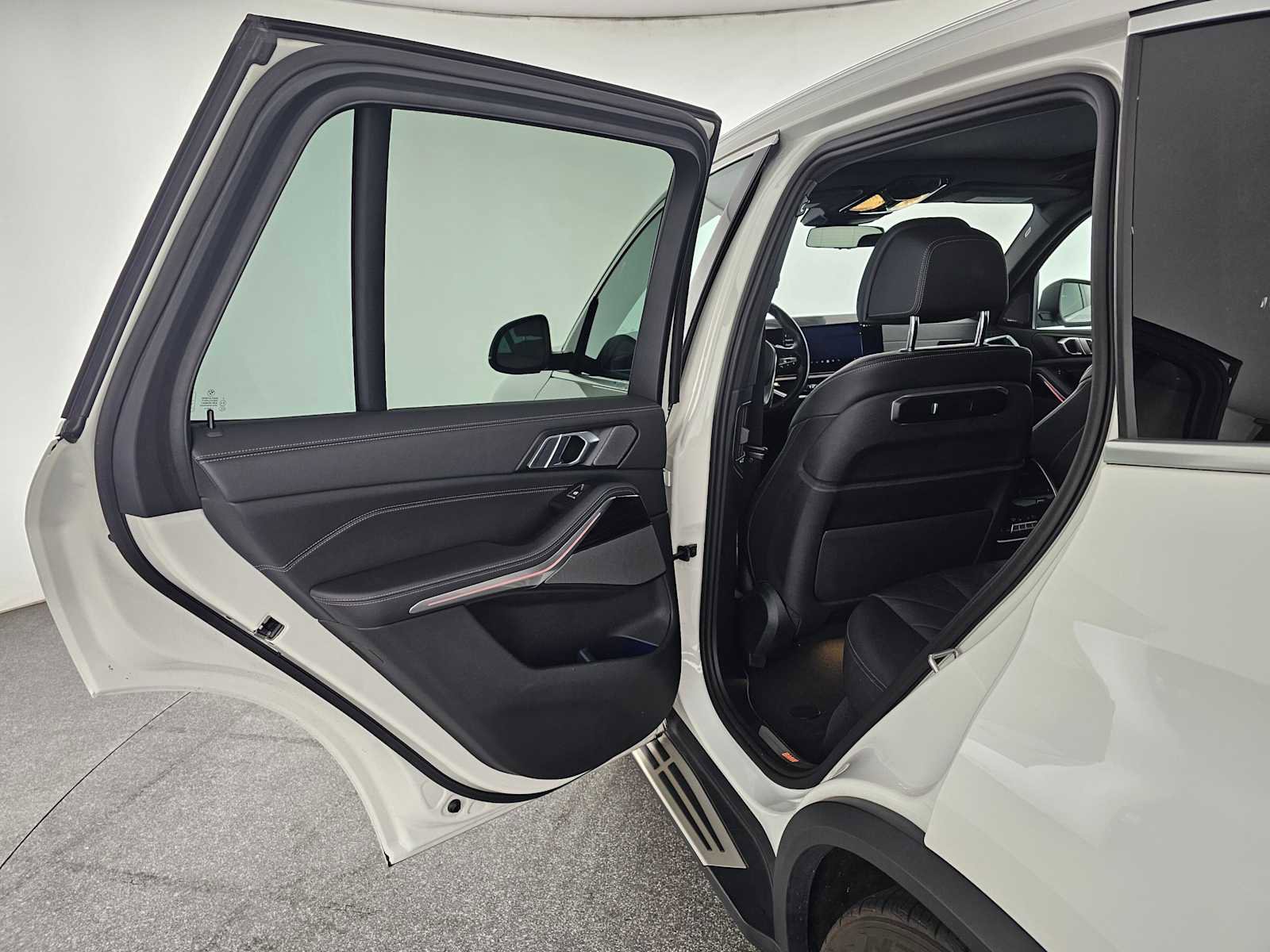 Used 2024 BMW X5 xDrive50e image 15