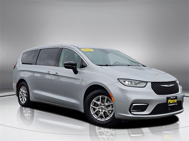 Used 2024 Chrysler Pacifica Touring-L image 2