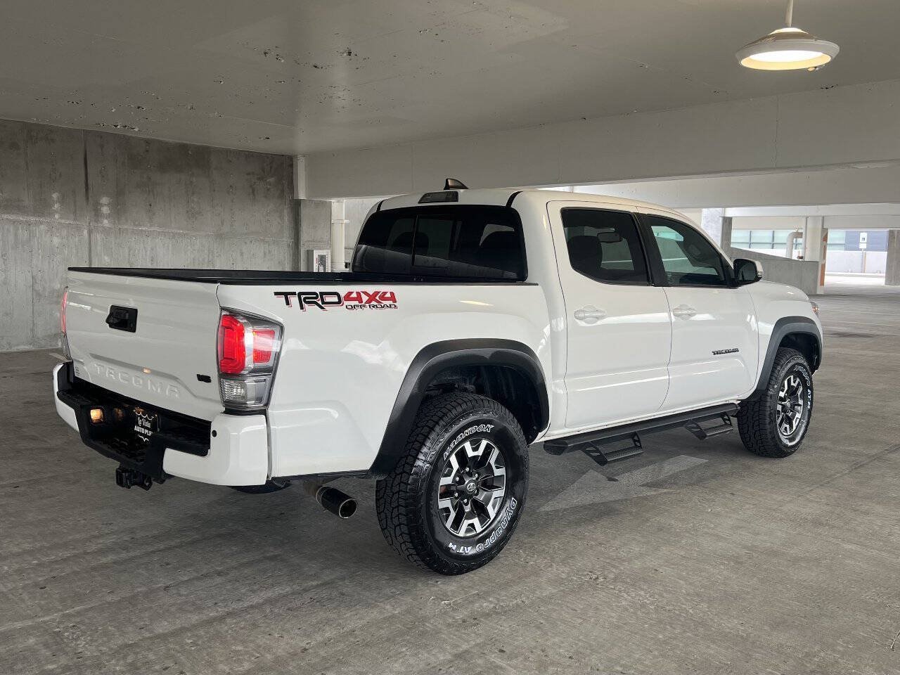 Used 2021 Toyota Tacoma TRD Off-Road w/ Technology Package AWD/4WD image 11