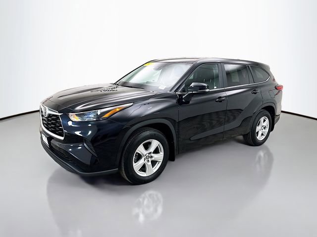 Used 2023 Toyota Highlander L image 3