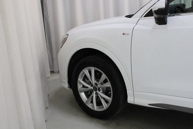 Used 2024 Audi Q3 2.0T Premium w/ Convenience Package AWD/4WD image 30