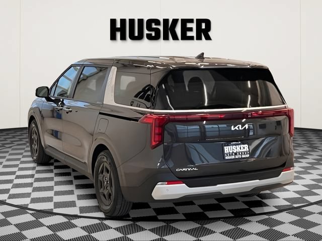 Used 2026 Kia Carnival FWD image 5