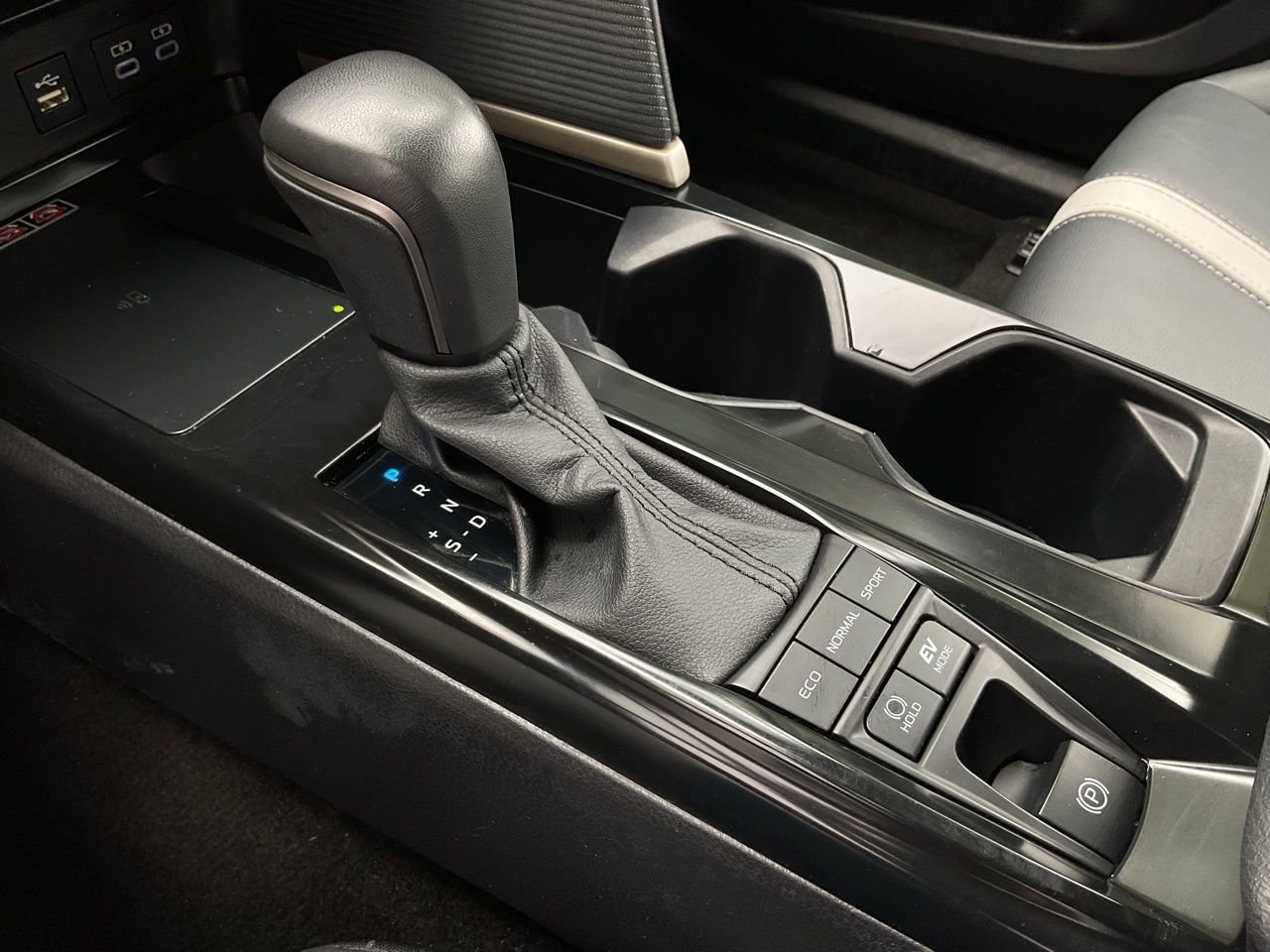 Used 2025 Toyota Camry SE image 35