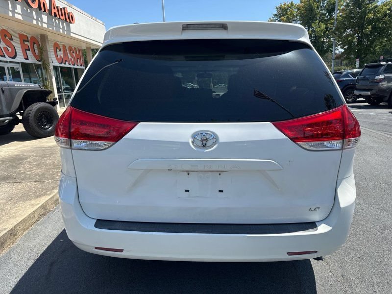 Used 2011 Toyota Sienna LE w/ Towing Pkg FWD image 5
