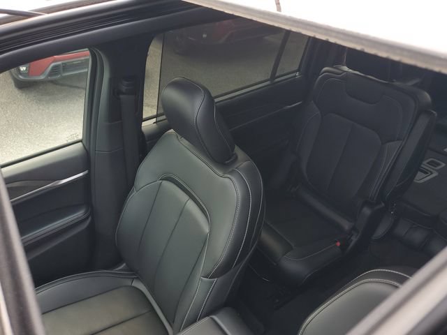 Certified 2025 Jeep Grand Cherokee L Limited w/ Luxury Tech Group II AWD/4WD image 37