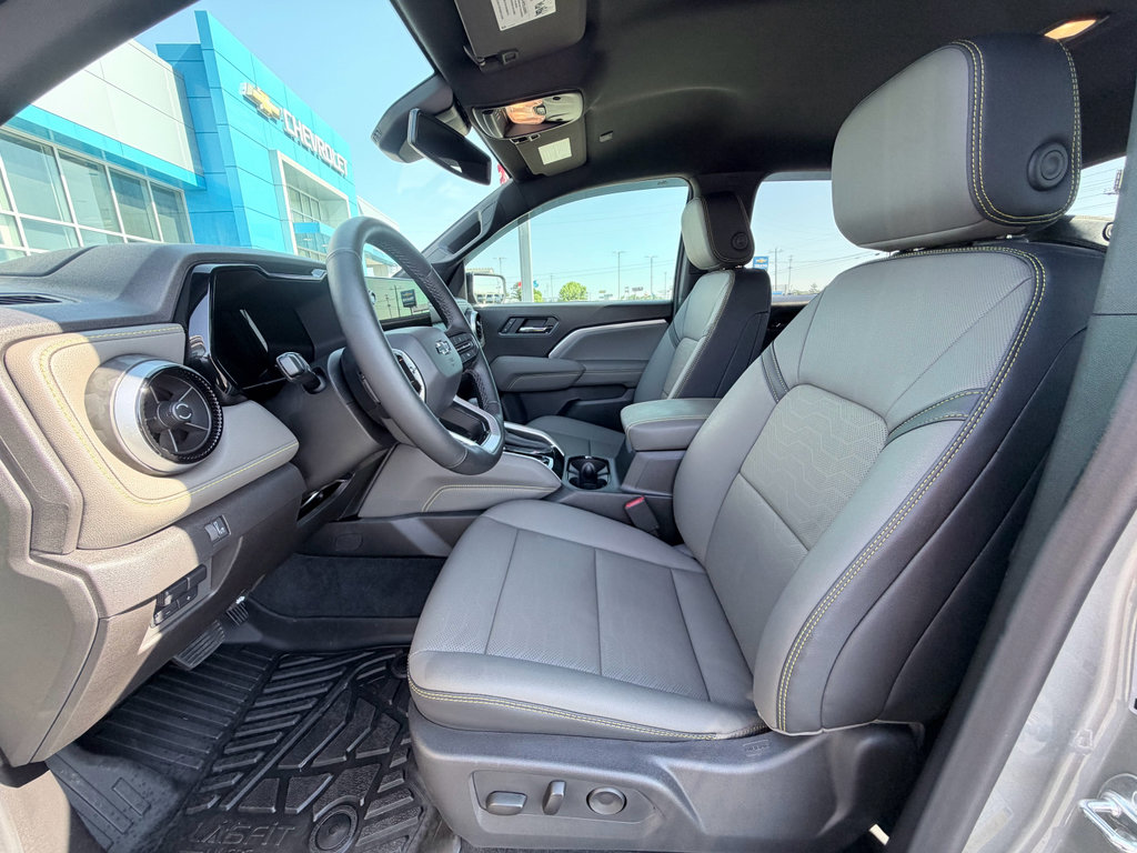 Used 2025 Chevrolet Colorado ZR2 w/ Technology Package AWD/4WD image 22