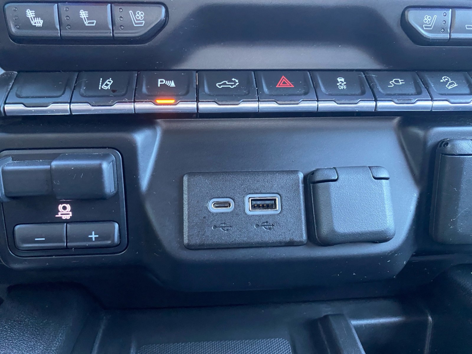 Used 2020 Chevrolet Silverado 2500 High Country w/ Technology Package image 21