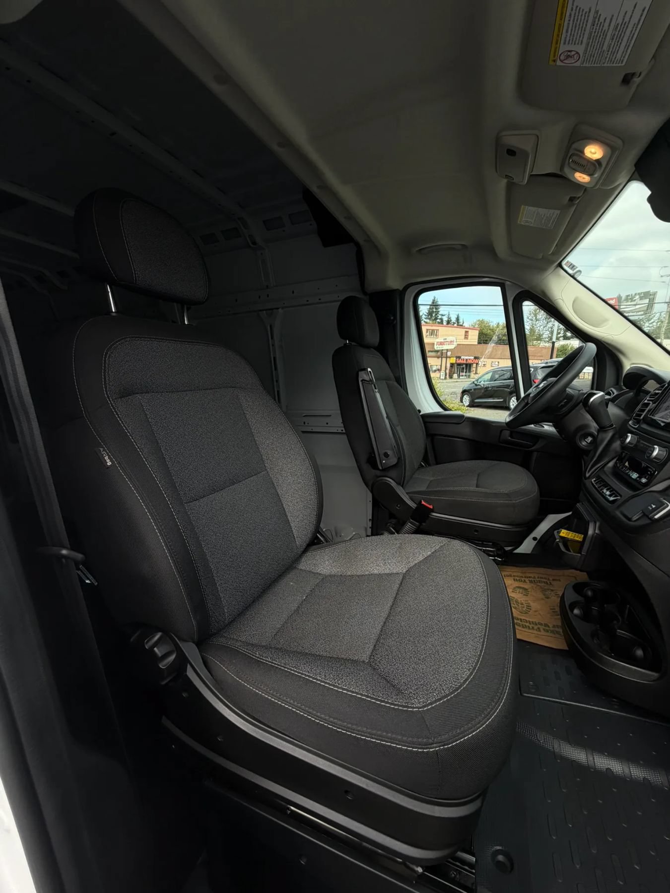 Used 2025 RAM ProMaster 2500 w/ Convenience Group FWD image 31