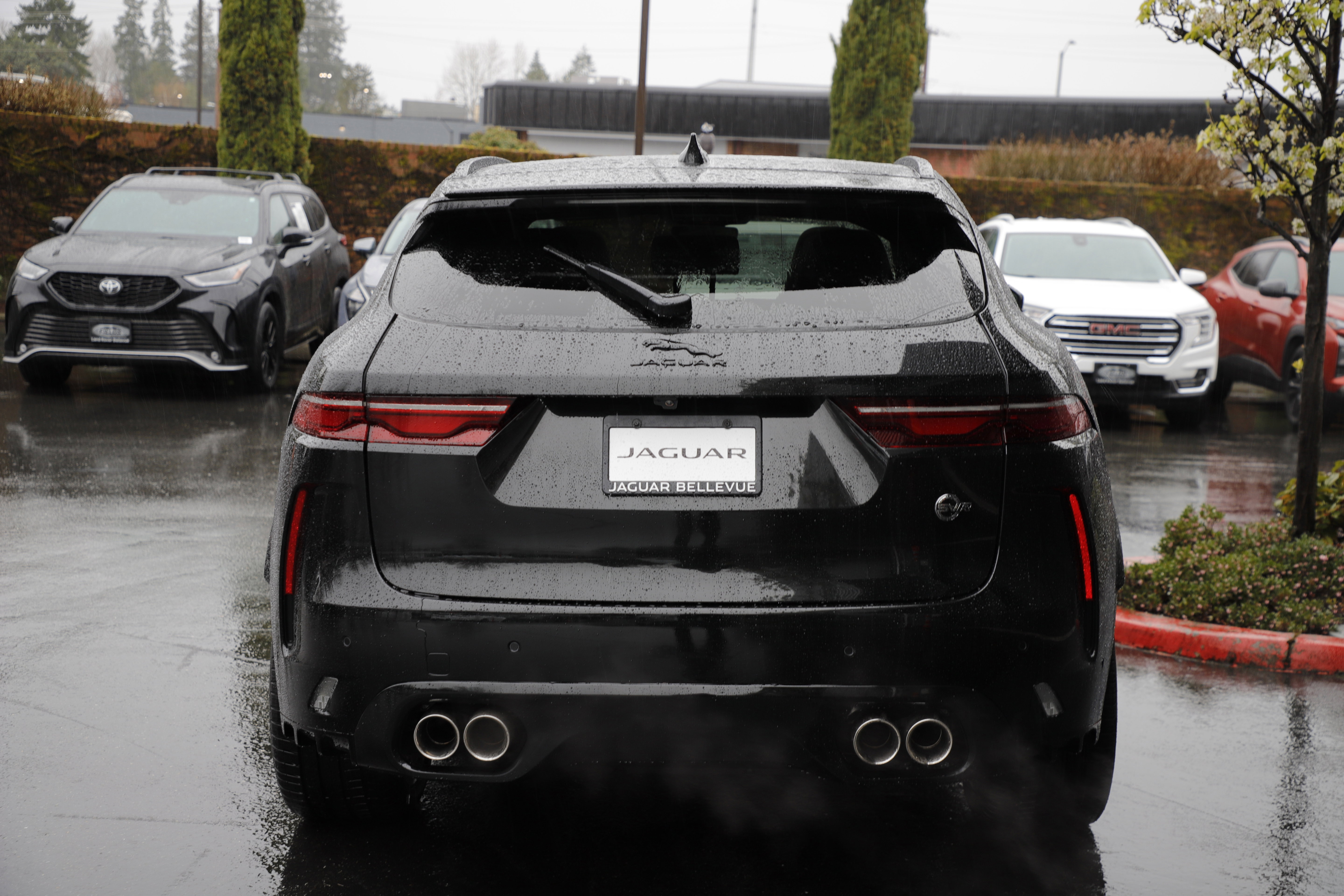 New 2026 Jaguar F-PACE SVR image 9