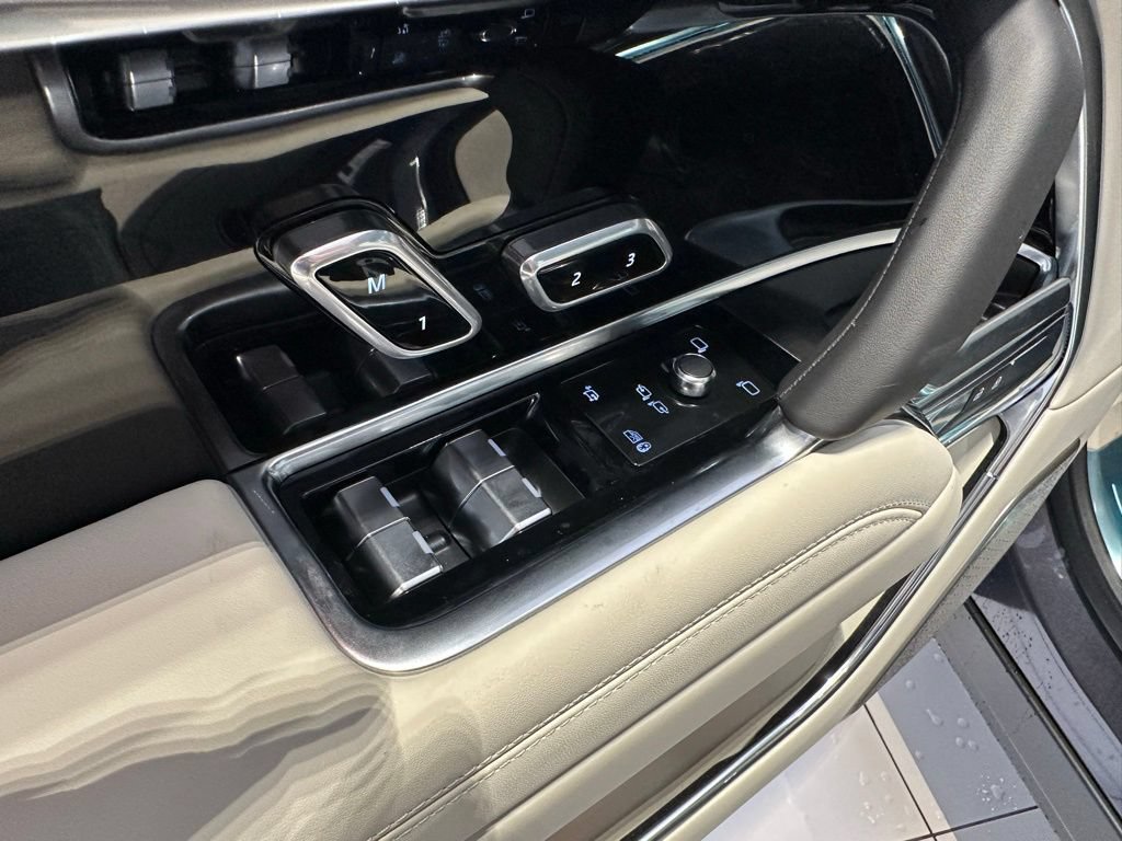 New 2025 Land Rover Range Rover Autobiography AWD/4WD image 29