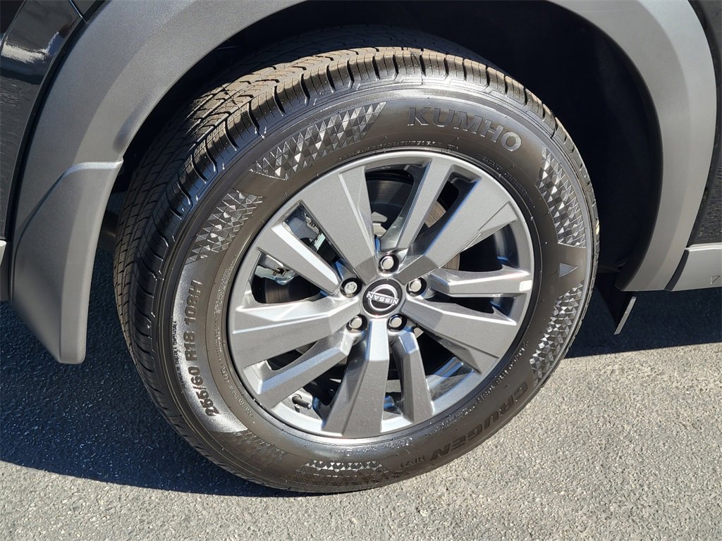 New 2025 Nissan Pathfinder SV image 3