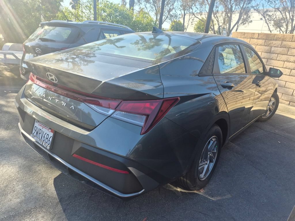 Used 2026 Hyundai Elantra SE FWD image 6