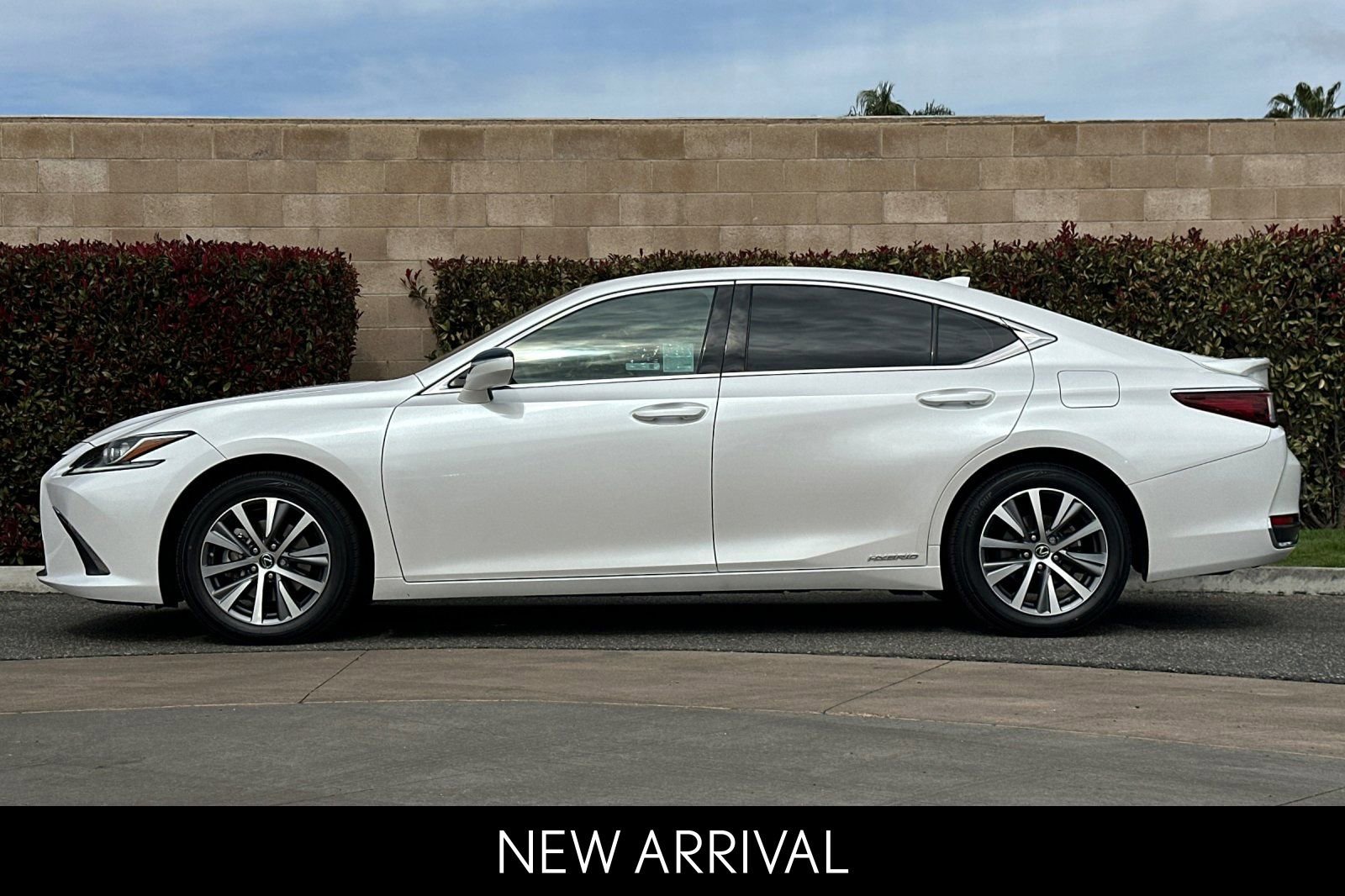 Certified 2021 Lexus ES 300h image 7