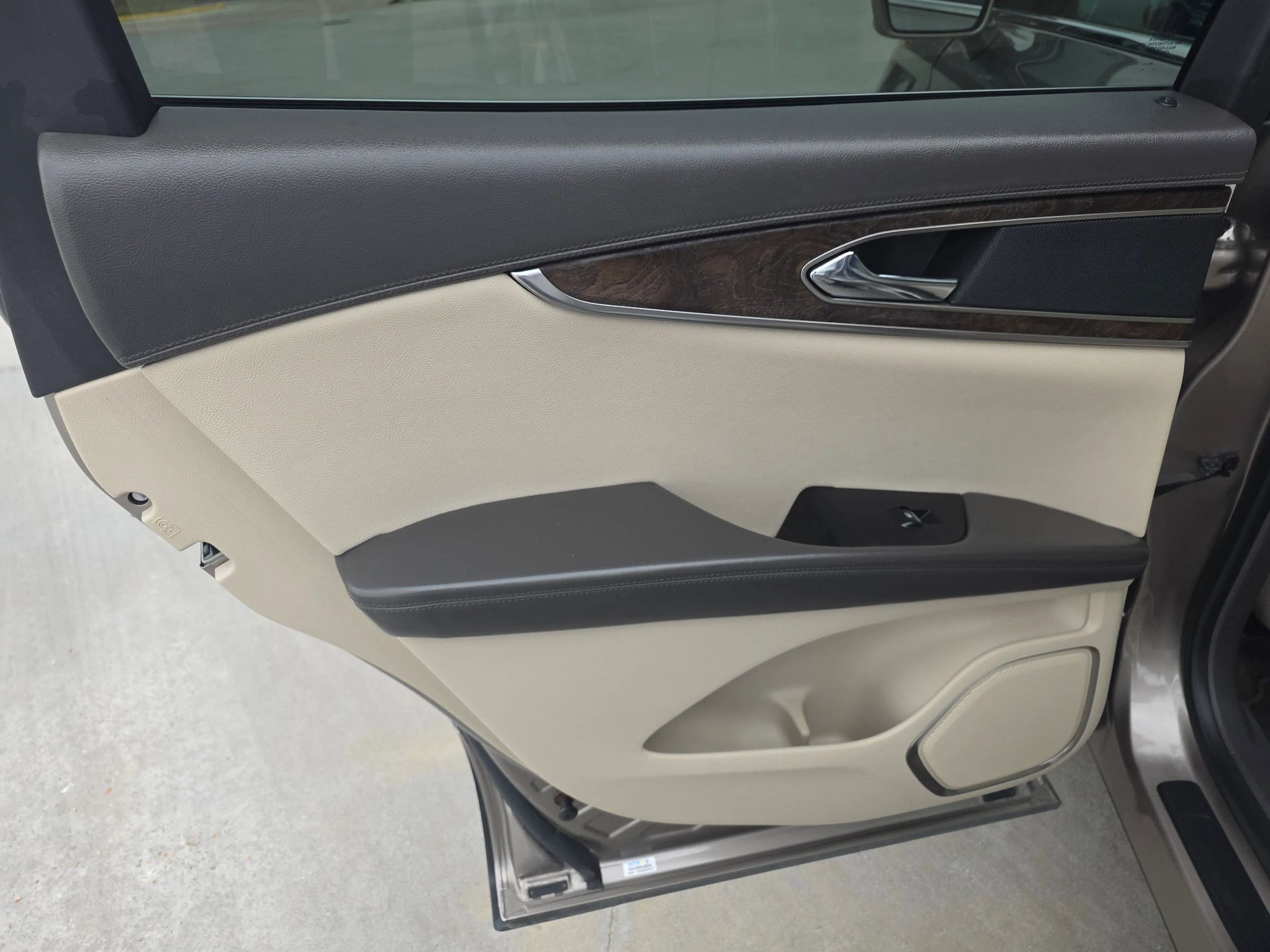 Used 2018 Lincoln MKX Reserve w/ Lincoln MKX Climate Package image 27