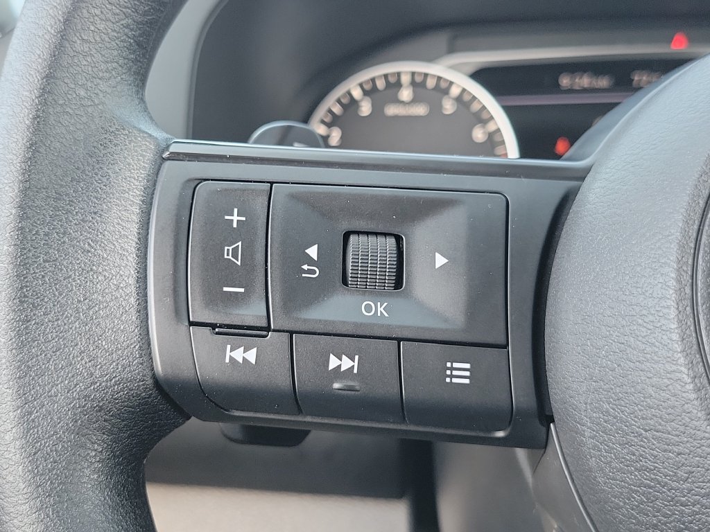 Used 2025 Nissan Pathfinder S FWD image 5