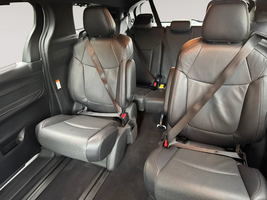Used 2025 Toyota Sienna Limited AWD/4WD image 13