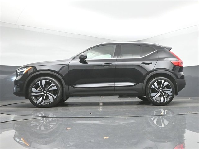 Used 2024 Volvo XC40 B5 Plus w/ Protection Package Premier image 43