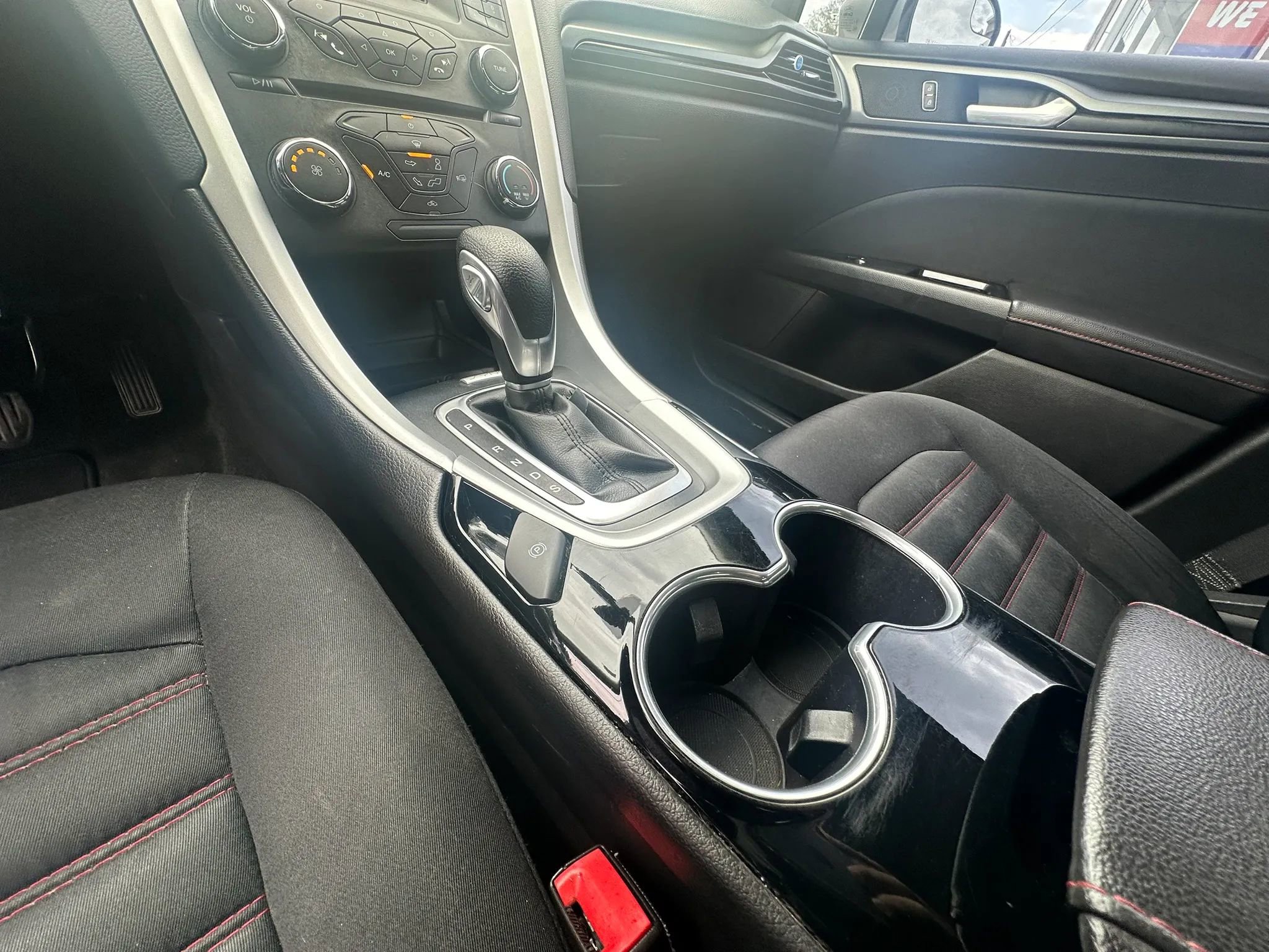 Used 2016 Ford Fusion SE w/ Equipment Group 201A image 16