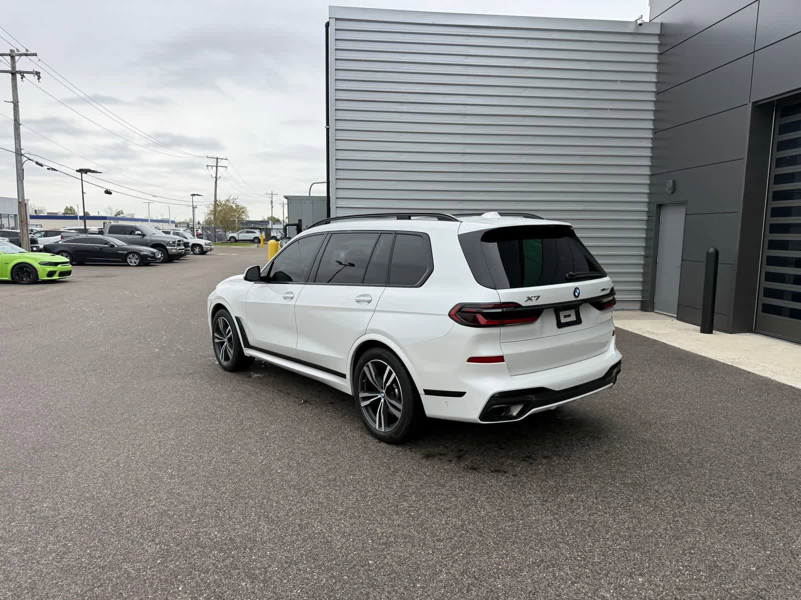 Used 2024 BMW X7 xDrive40i w/ Executive Package AWD/4WD image 3