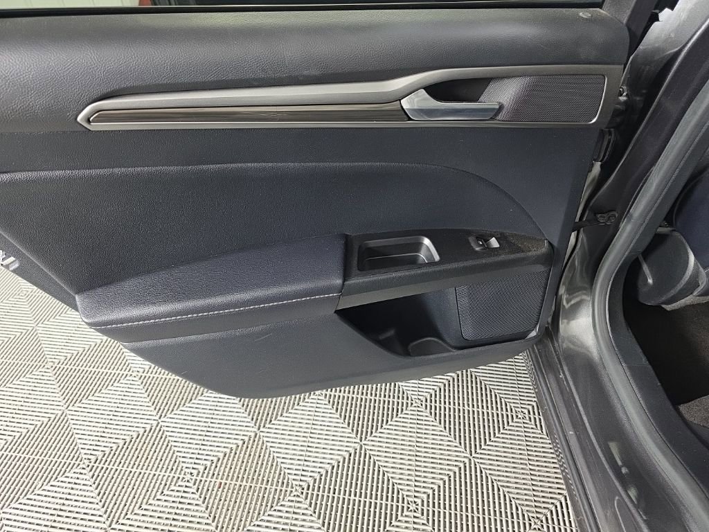 Used 2019 Ford Fusion SEL image 28