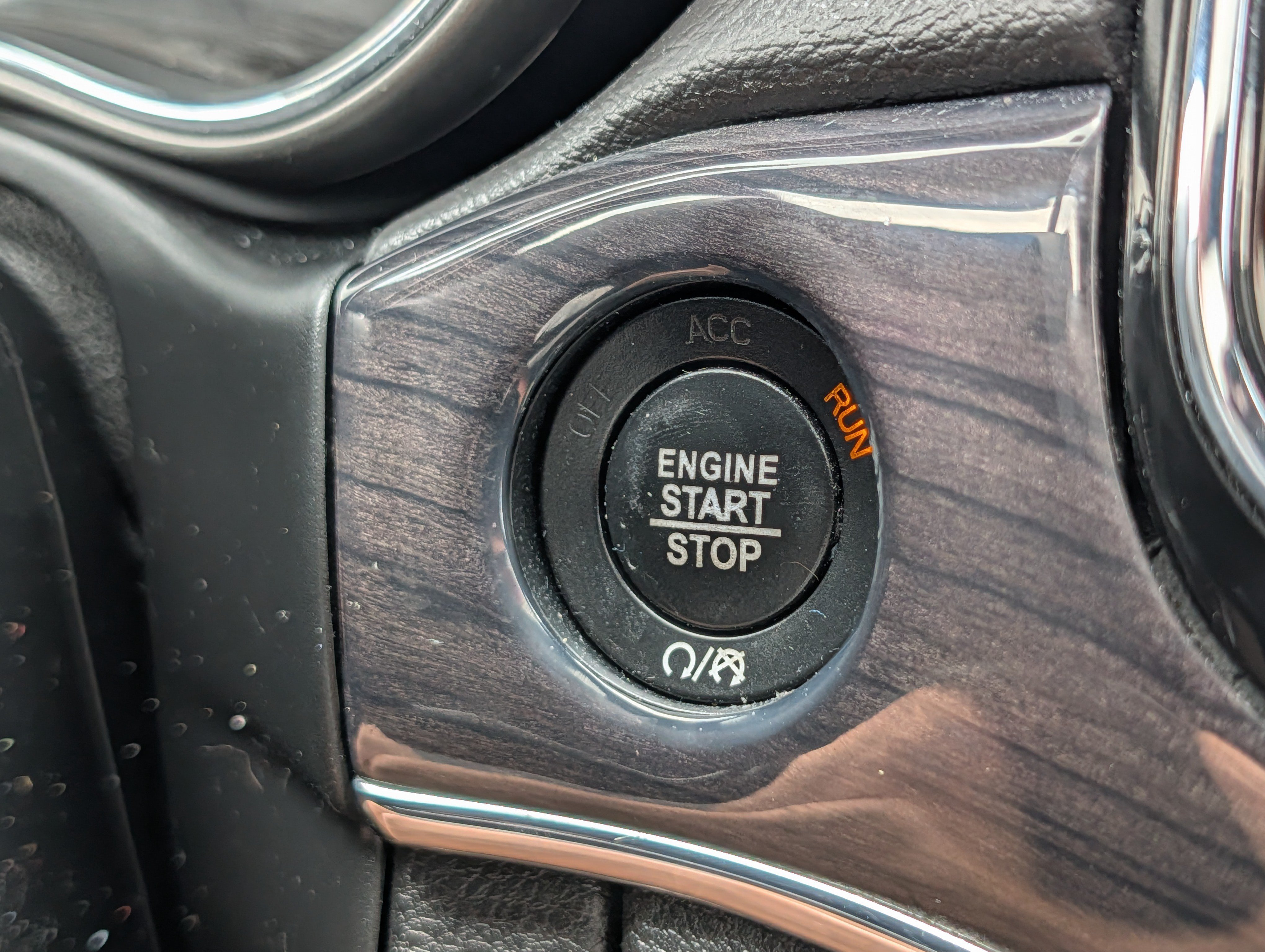 Used 2019 Jeep Grand Cherokee Overland AWD/4WD image 29