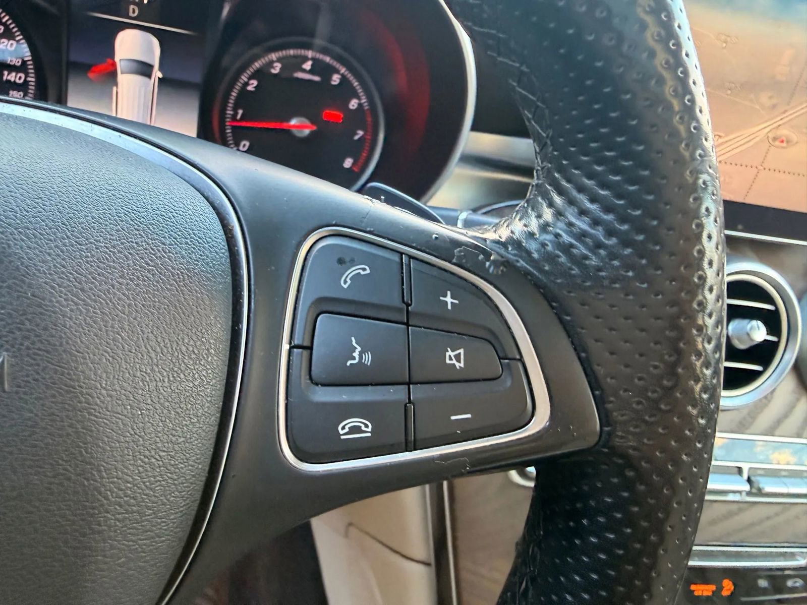 Used 2019 Mercedes-Benz GLC 300 4MATIC w/ Multimedia Package image 18