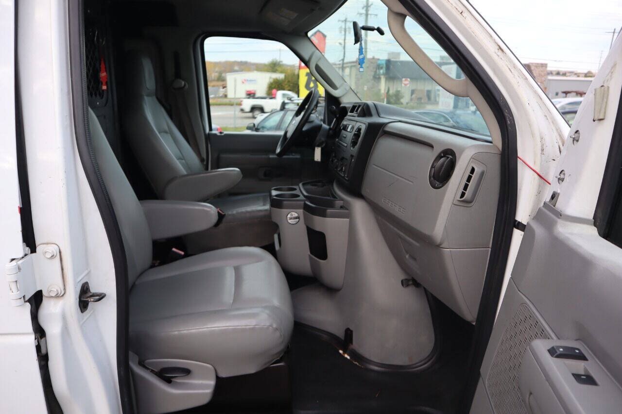 Used 2013 Ford E-250 and Econoline 250 w/ Commercial Cargo Van Pkg RWD image 14