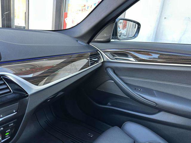 Used 2023 BMW 530i xDrive w/ Premium Package image 30