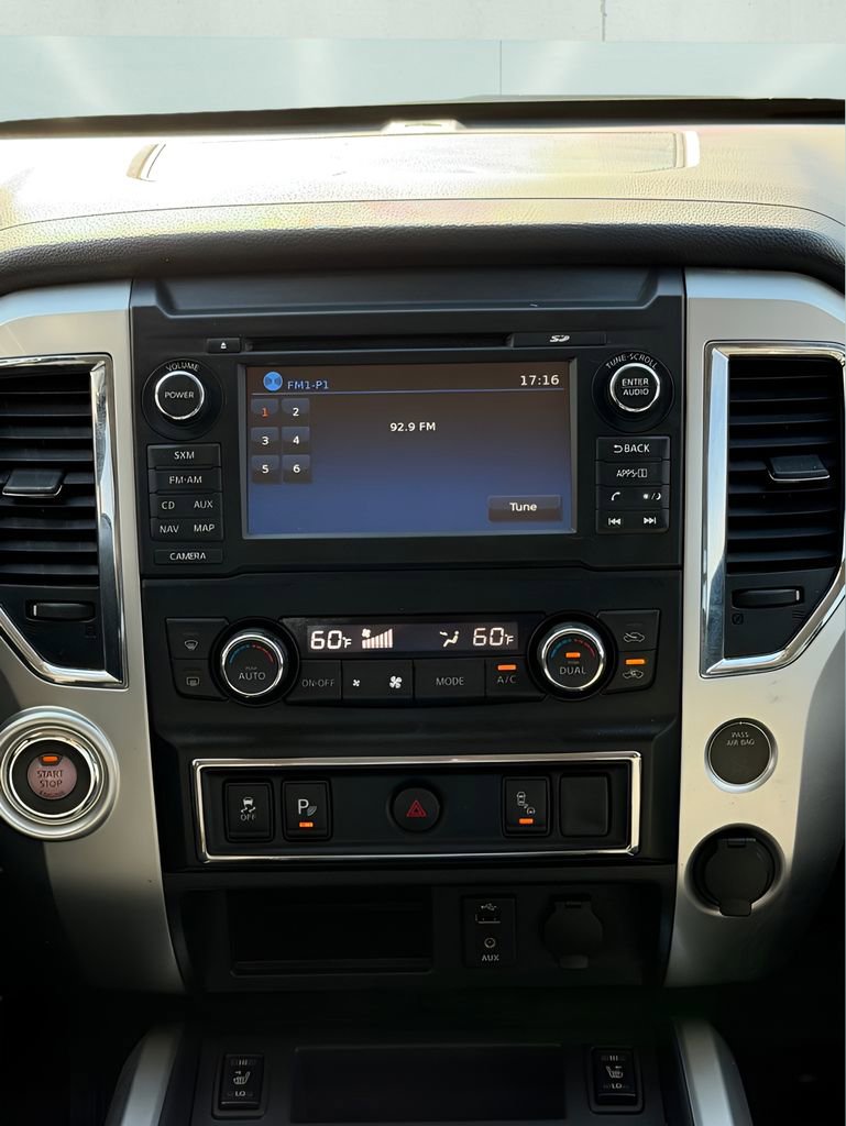 Used 2018 Nissan Titan SV w/ SV Convenience Package RWD image 21