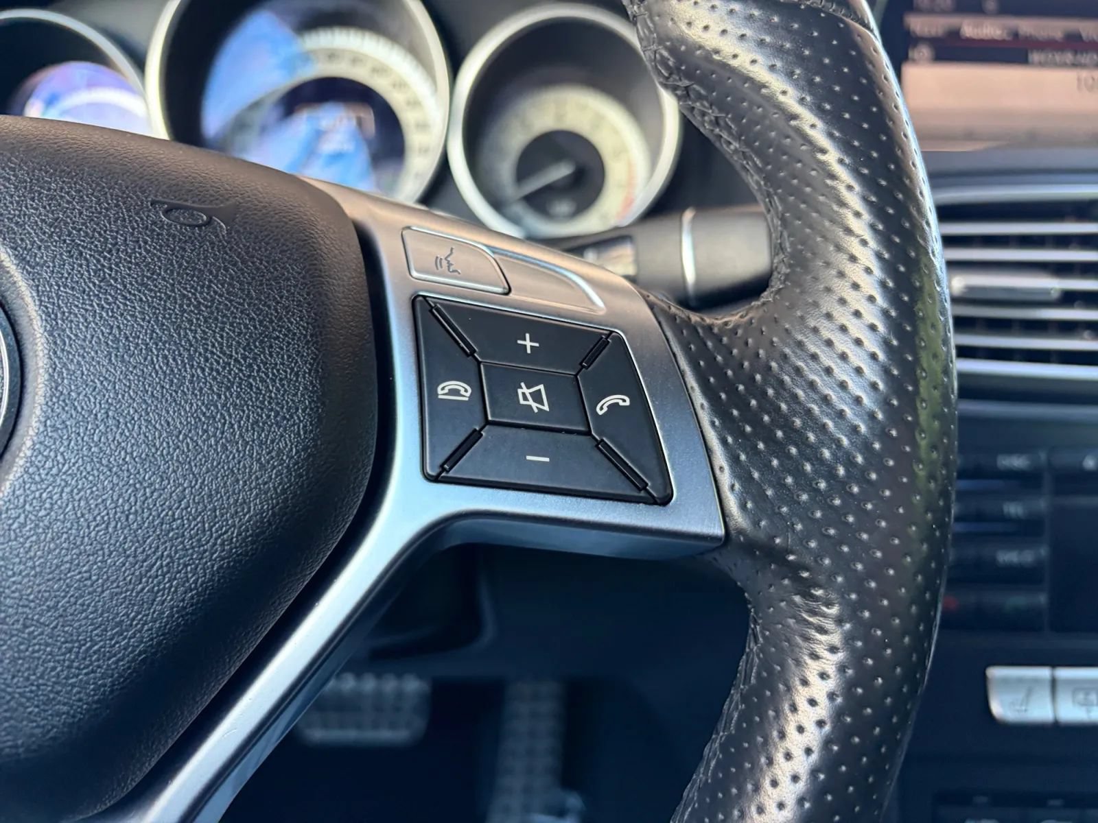 Used 2015 Mercedes-Benz E 400 4MATIC Coupe image 29