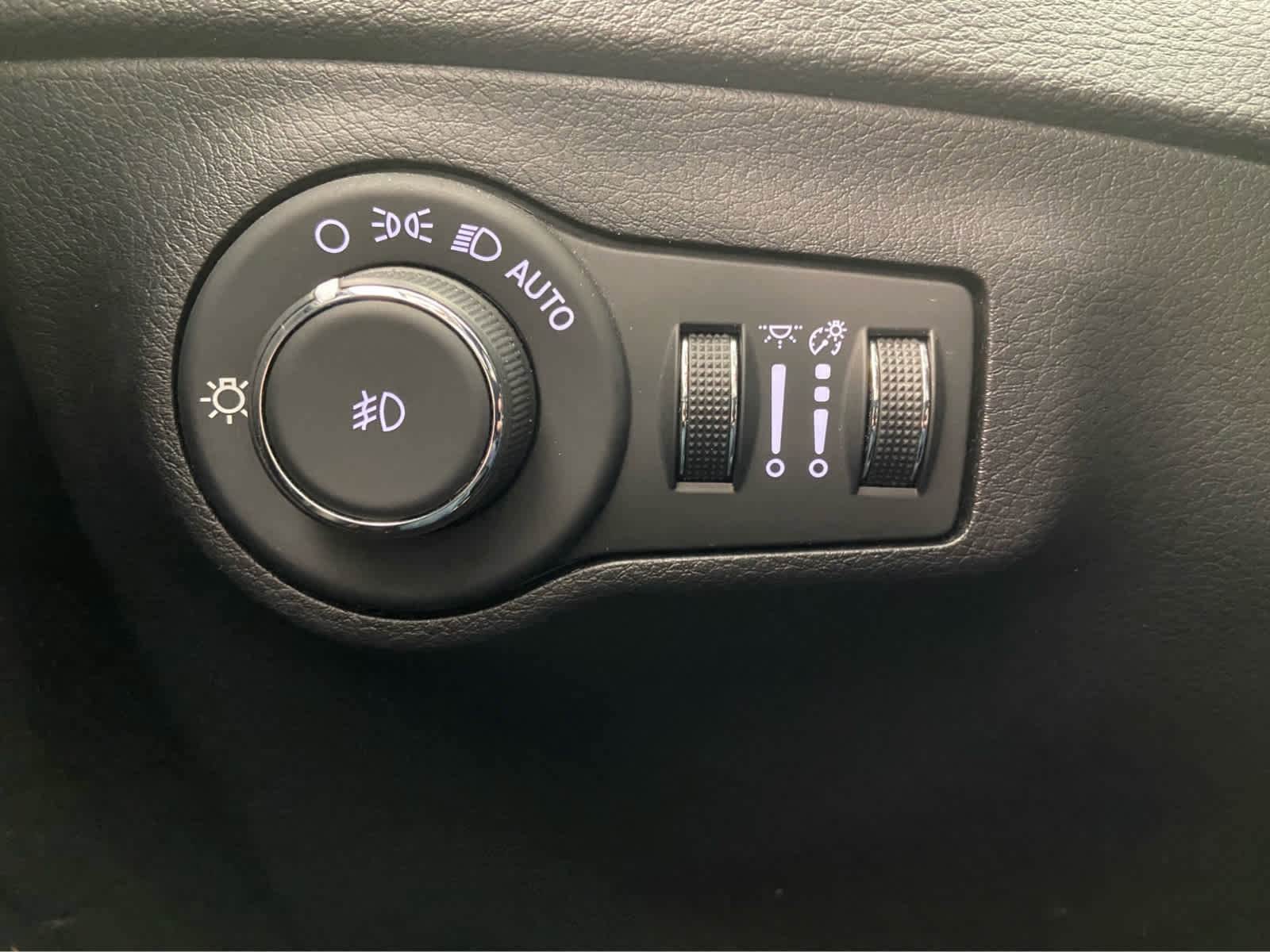 Used 2020 Jeep Compass Limited image 36