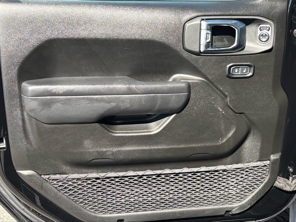 Used 2025 Jeep Wrangler Unlimited Rubicon image 13