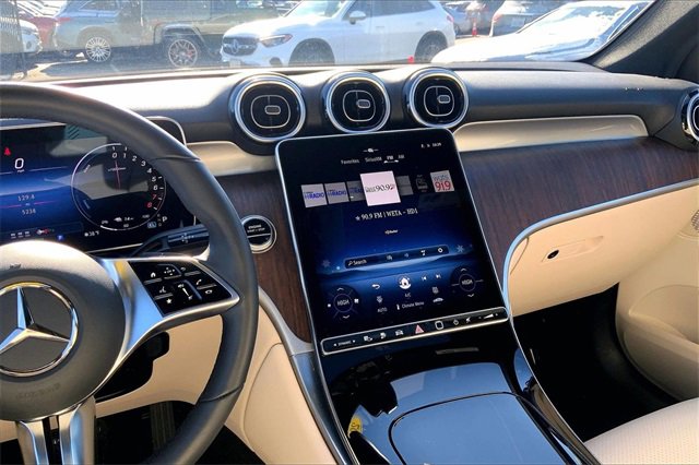 Used 2025 Mercedes-Benz GLC 350e 4MATIC image 5