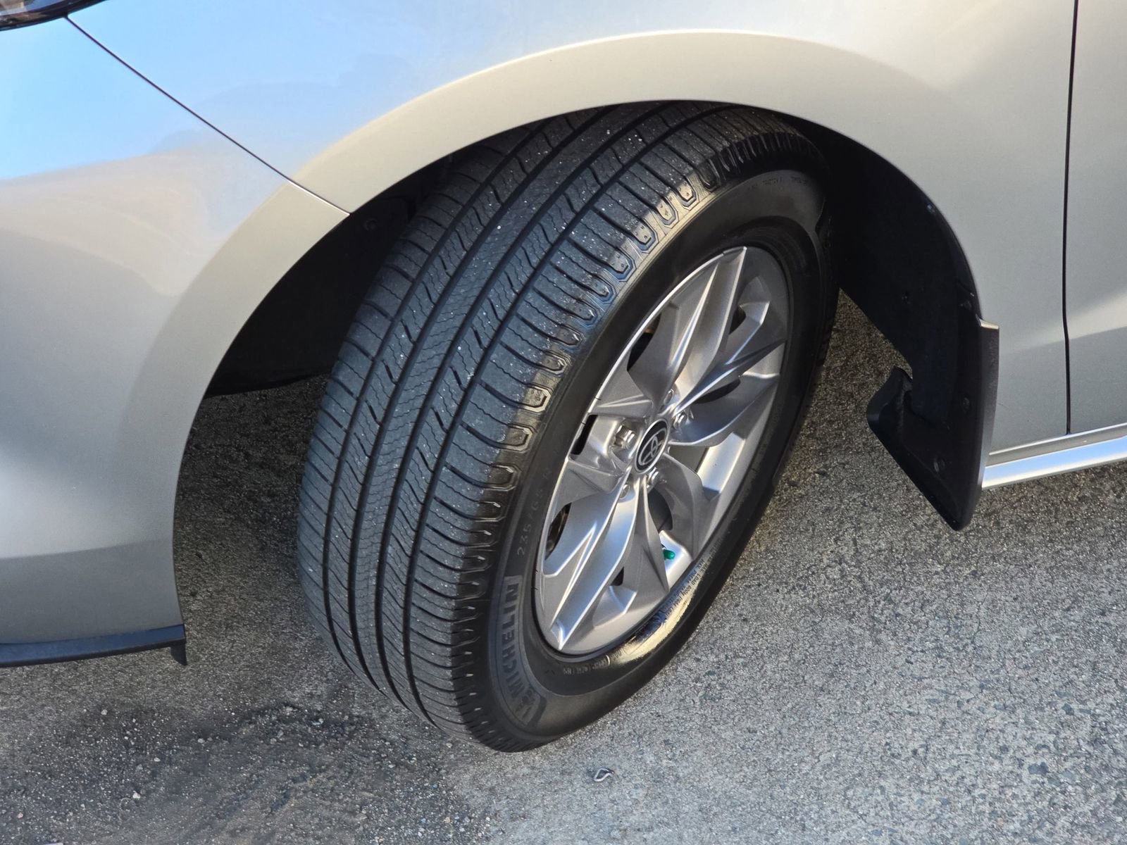 Used 2022 Toyota Sienna XLE image 40