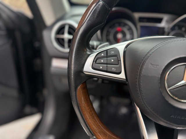 Used 2017 Mercedes-Benz SL 550 image 23