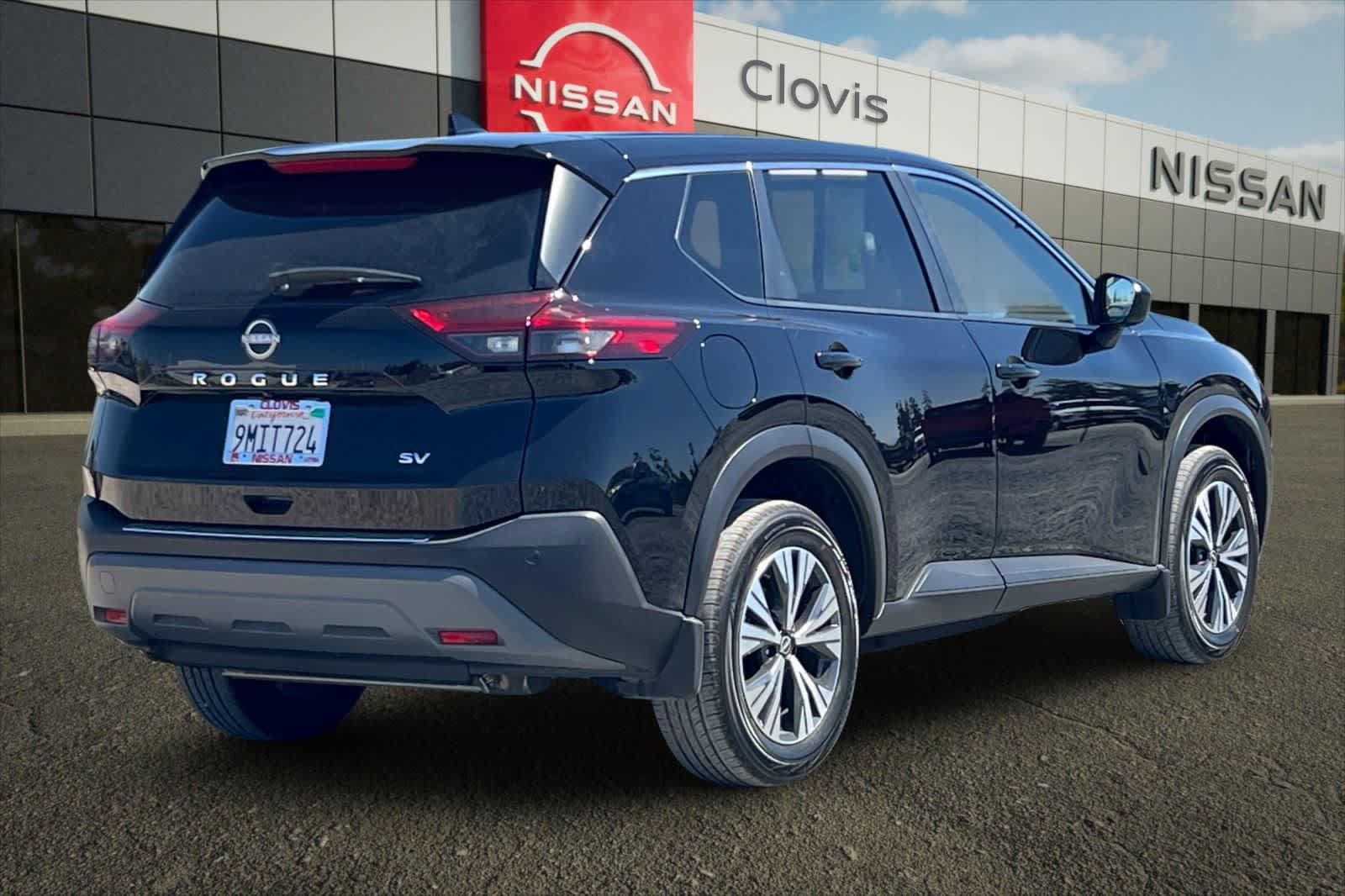 Used 2023 Nissan Rogue SV FWD image 3