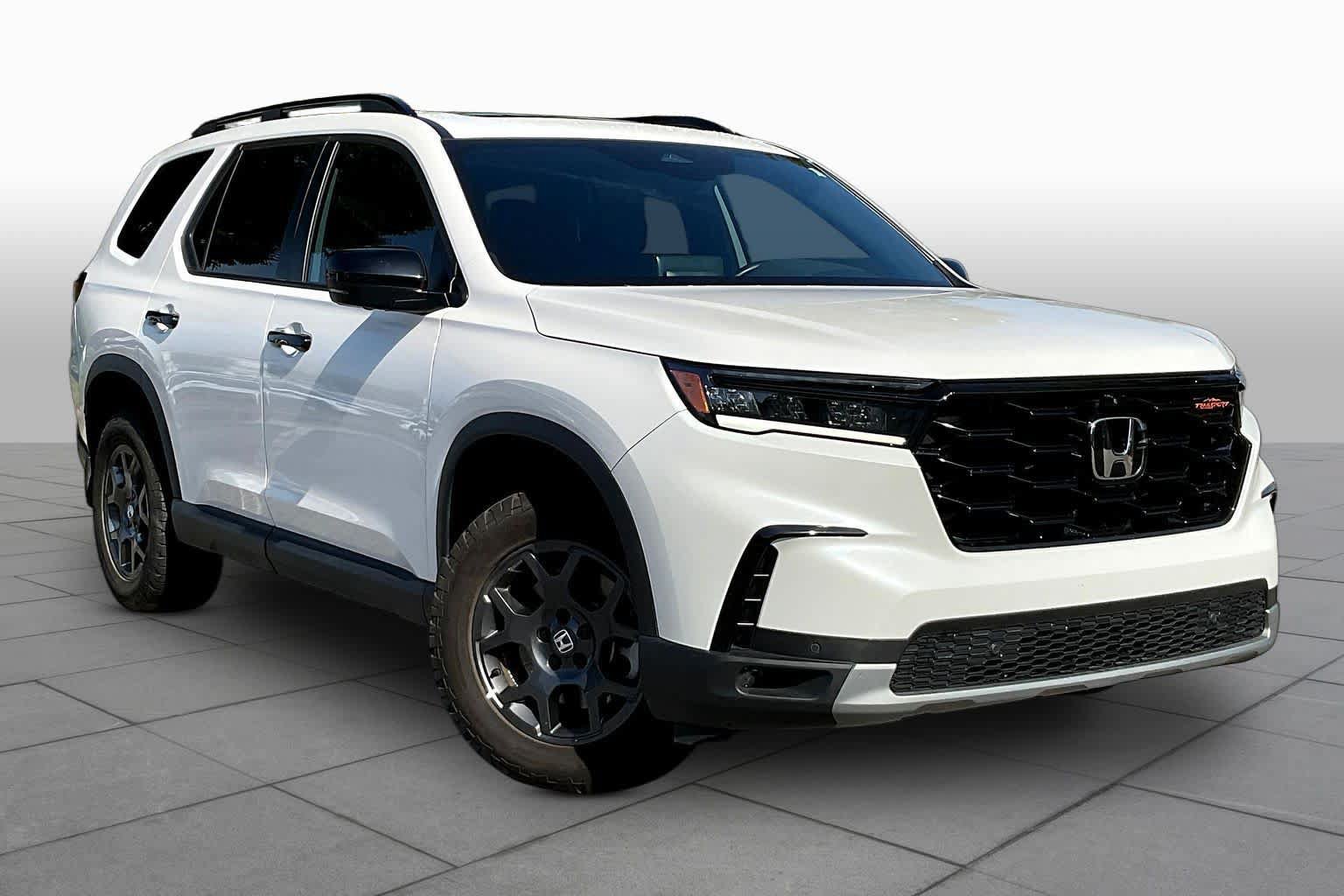 Used 2025 Honda Pilot TrailSport image 3