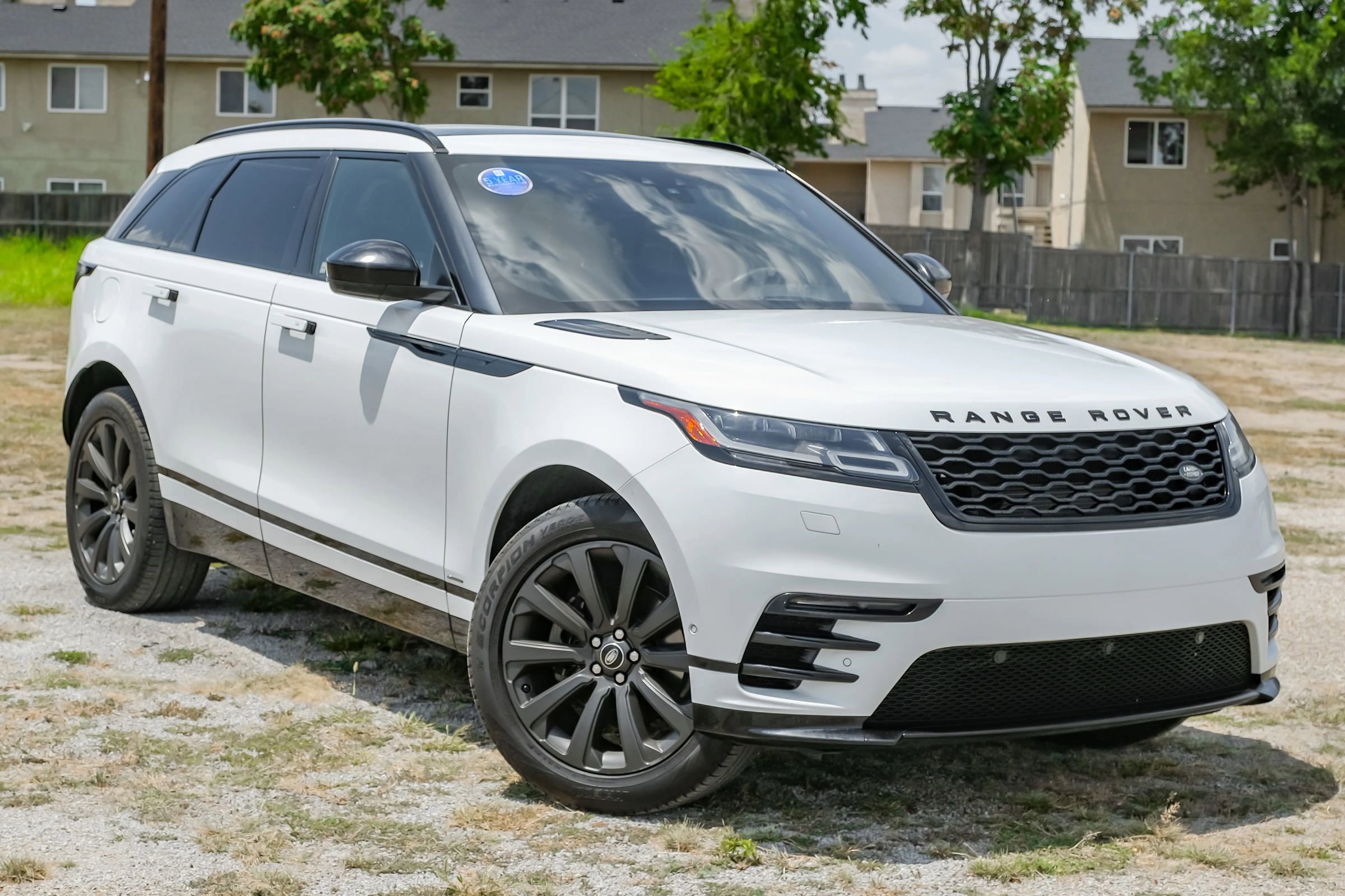 Used 2018 Land Rover Range Rover Velar R-Dynamic SE image 7