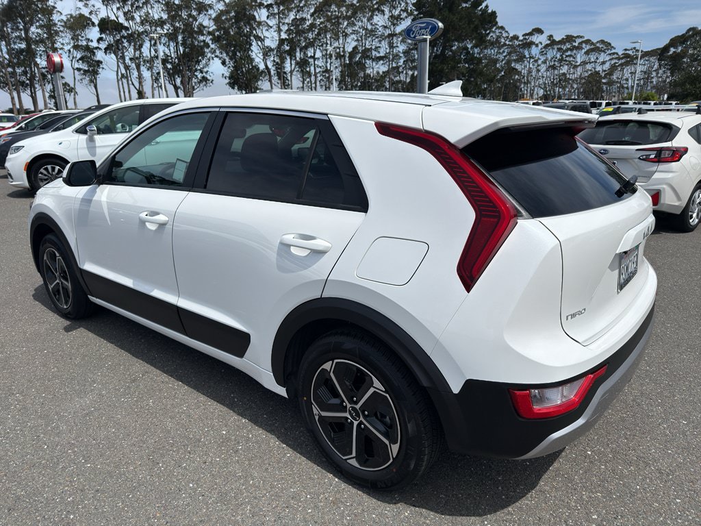 Used 2025 Kia Niro LX FWD image 3