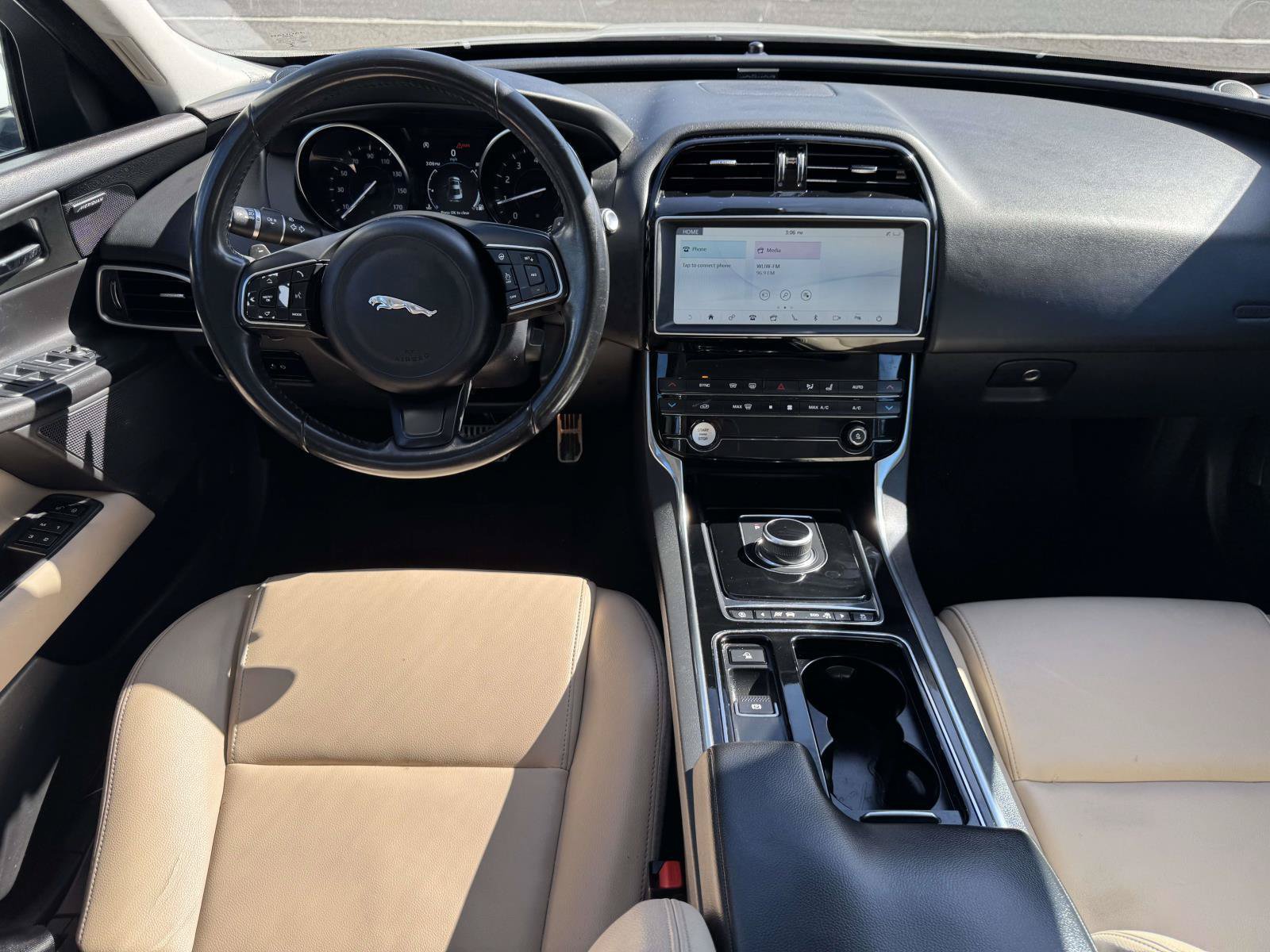 Used 2019 Jaguar XE Premium AWD/4WD image 10