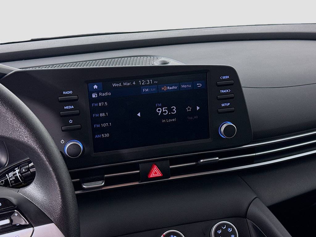 Certified 2025 Hyundai Elantra SE image 14