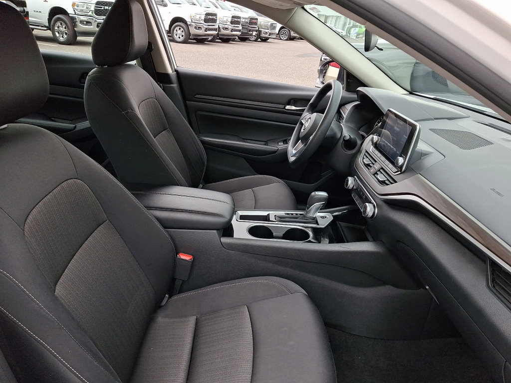 Used 2024 Nissan Altima 2.5 SV FWD image 12