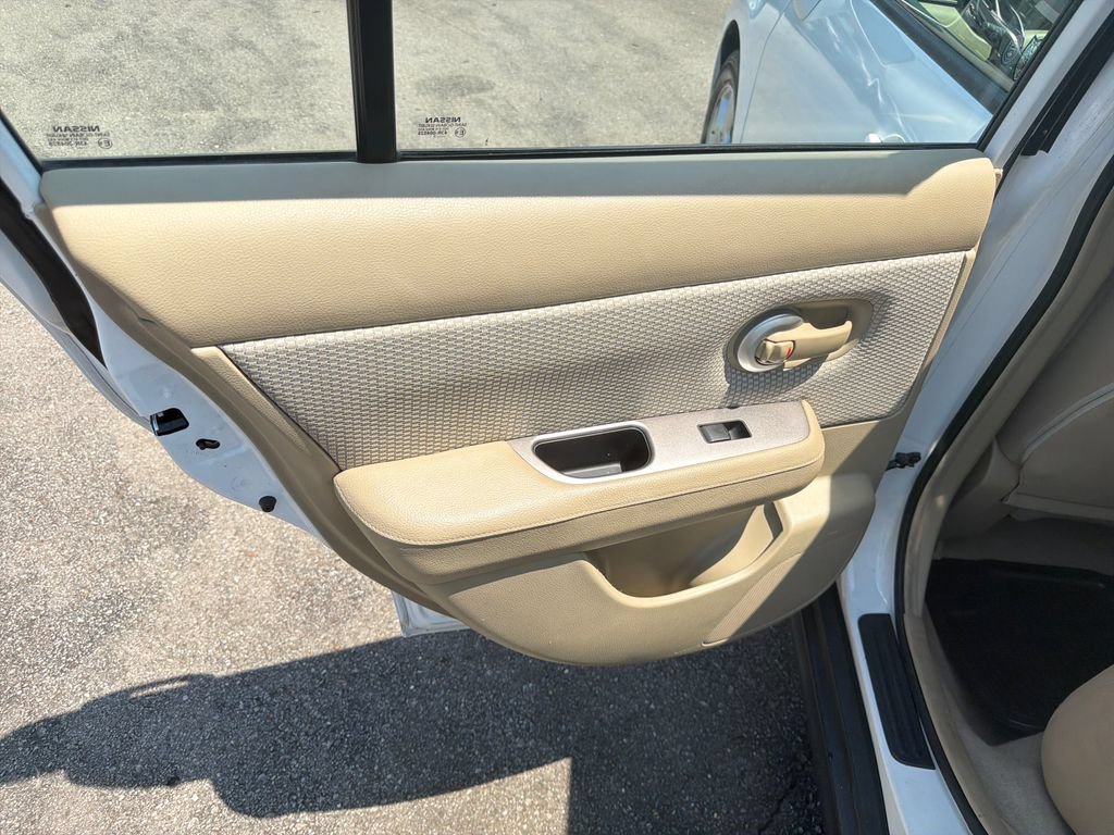 Used 2007 Nissan Versa Hatchback w/ Convenience Pkg FWD image 32